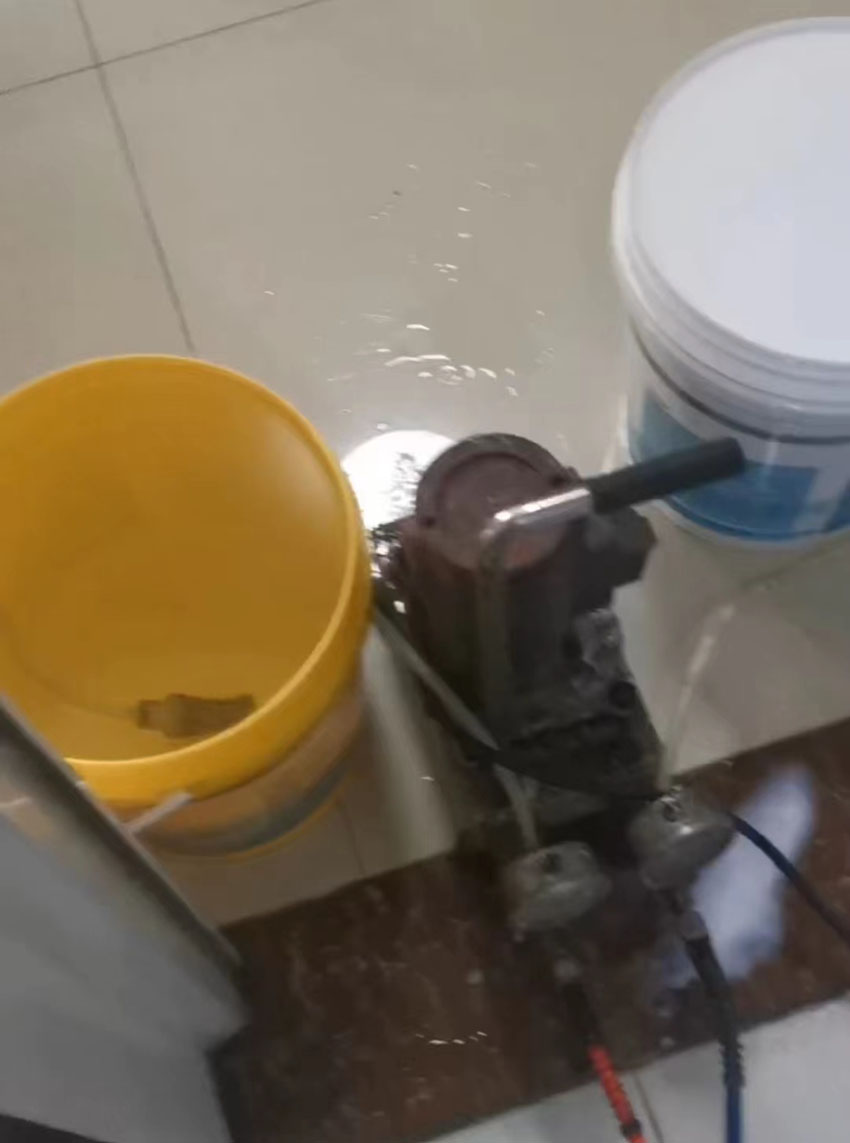 免砸砖注浆防水.jpg